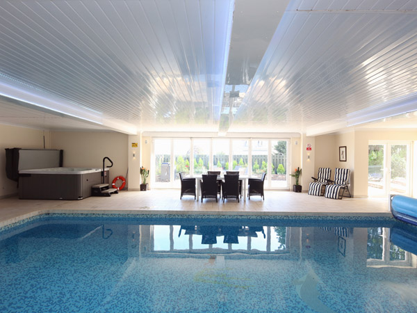 Torbay Rise - indoor pool, hot tub and seating area